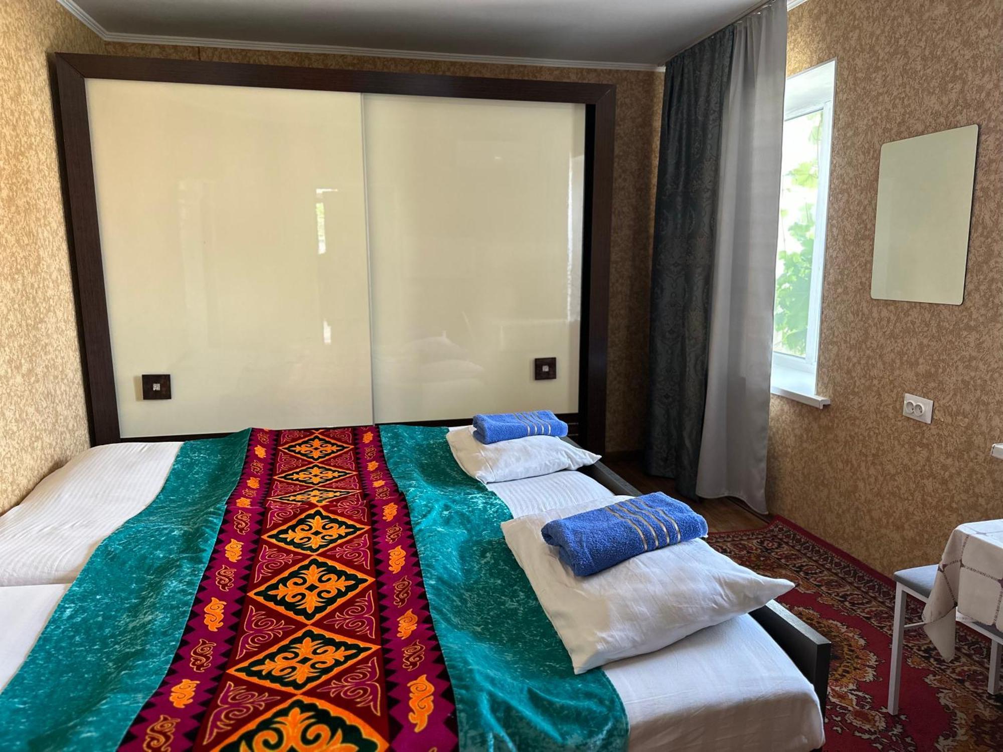 Tunduk Hostel Bishkek Exterior photo